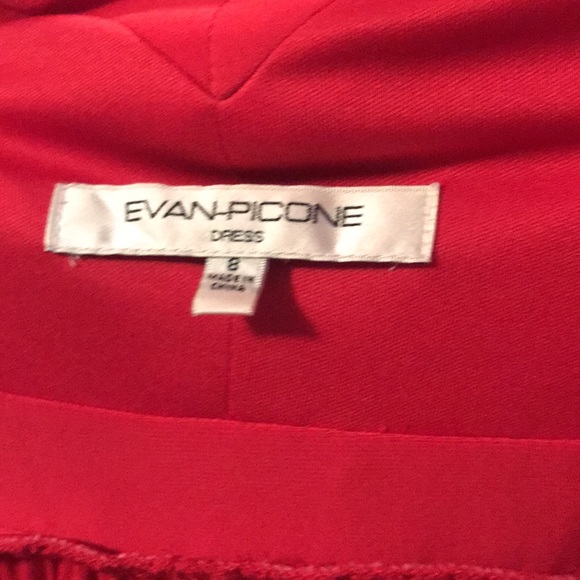 Sleeveless red dress - Picture 11 of 11